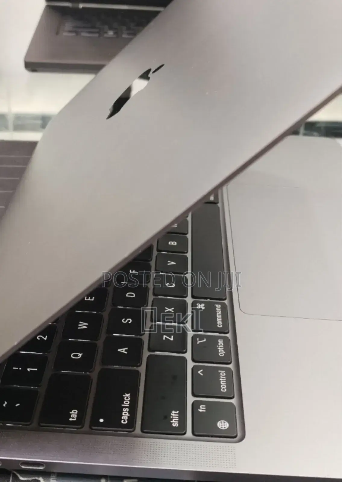 New Laptop Apple MacBook Pro M1 8GB Apple M1 SSD 256GB