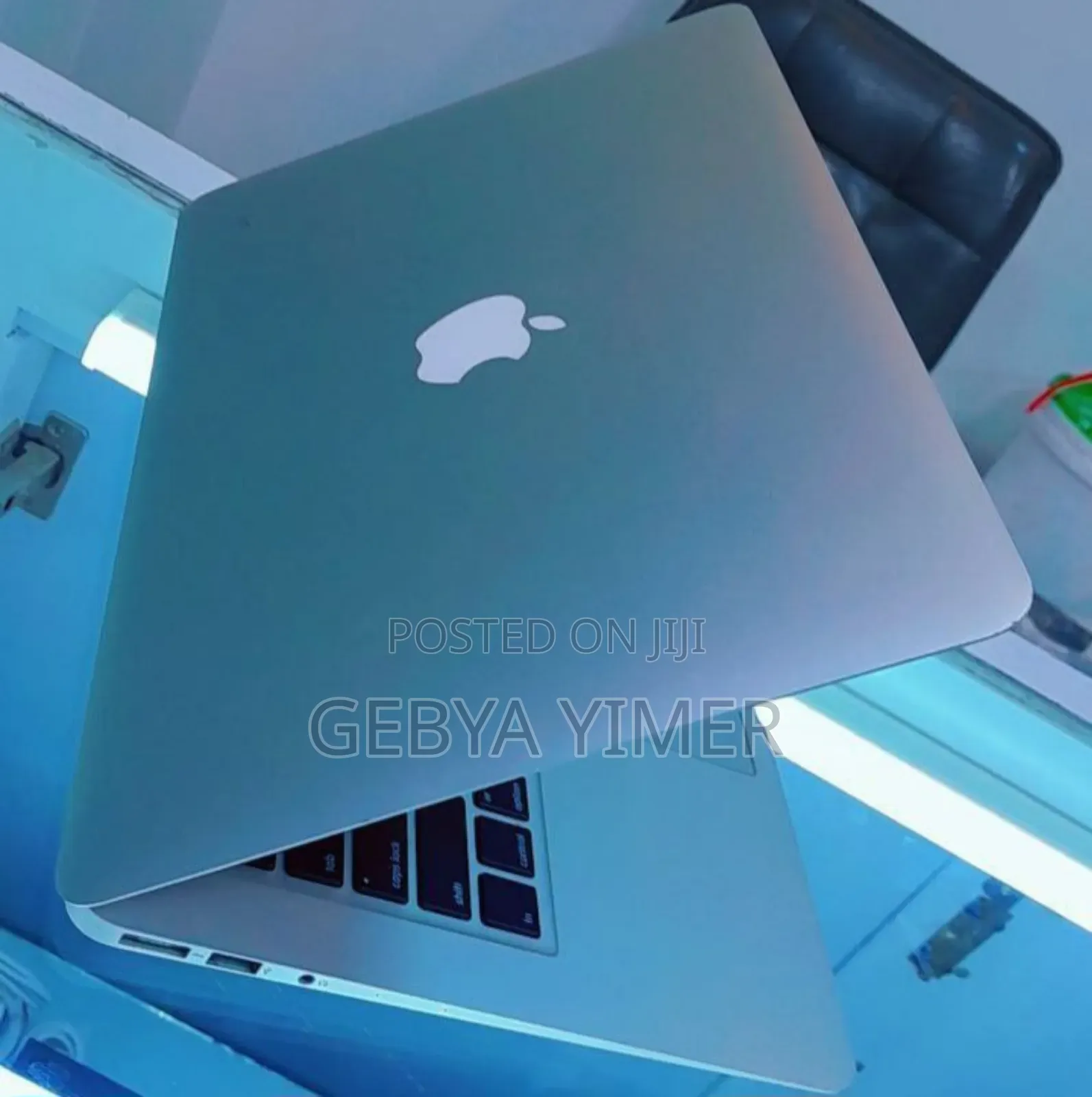 New Laptop Apple MacBook Air 2024 M3 13-inch 4GB Apple M3 SSD 256GB
