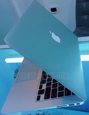 New Laptop Apple MacBook Air 2024 M3 13-inch 4GB Apple M3 SSD 256GB