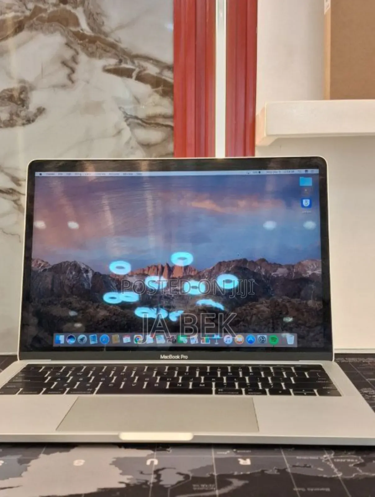 New Laptop Apple MacBook Pro 2016 8GB Intel Core i5 SSD 256GB