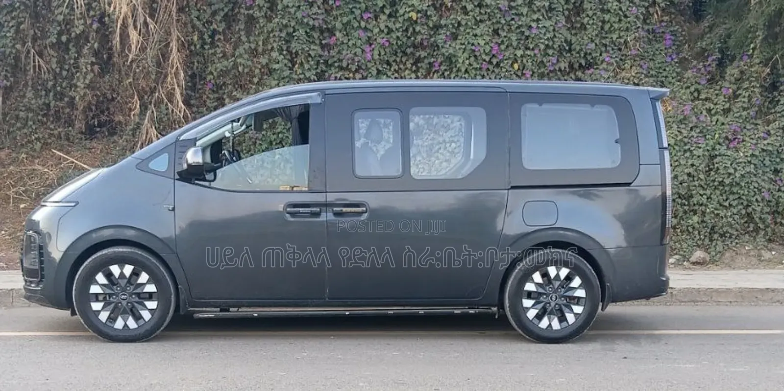 Hyundai Staria 2023 Black