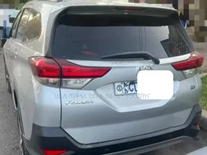 Toyota Rush 2022 Silver