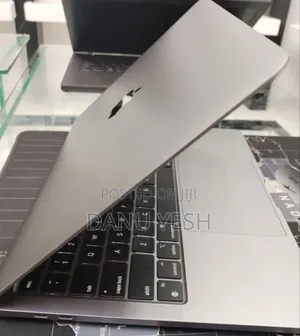 New Laptop Apple MacBook Pro 2020 M1 8GB Apple M1 SSD 256GB