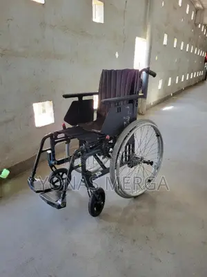 European Used Wheelchair呂凹support Up to 500 LBS (Approx. 227 Kg).