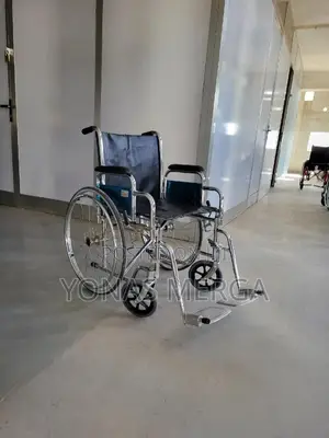 Used Normal Wheelchair勾蜢with Push-to-Lock Wheel Locks
