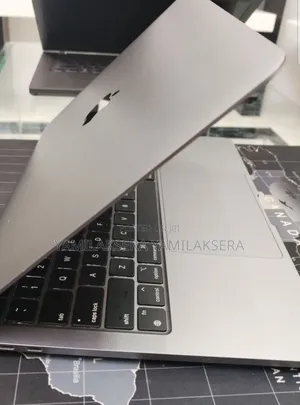New Laptop Apple MacBook Pro 2020 M1 8GB Apple M1 SSD 256GB