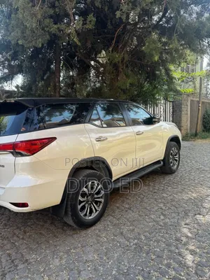 Toyota Fortuner 2.8 D AWD 2019 White