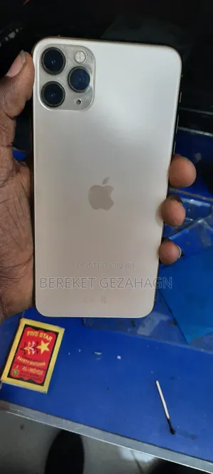 New Apple iPhone 11 Pro Max 256 GB Gold