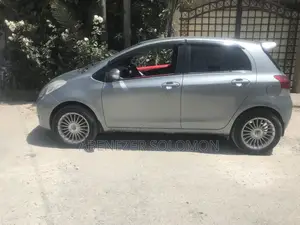 Toyota Yaris 2010 Gray