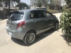 Toyota Yaris 2010 Gray