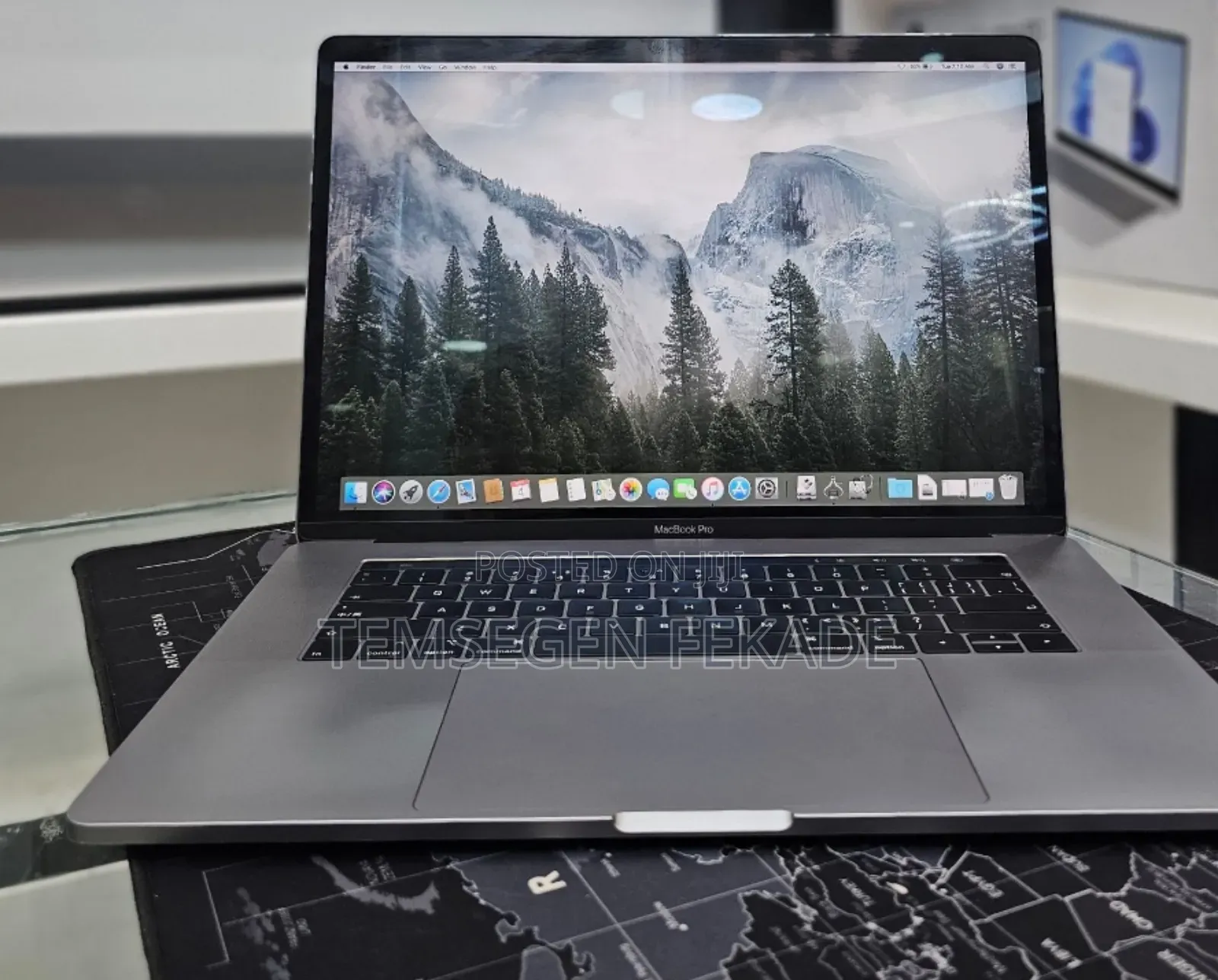 New Laptop Apple MacBook Pro 2019 16GB Intel Core i9 SSD 512GB