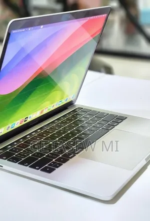 New Laptop Apple MacBook Pro 2018 8GB Intel Core i5 SSD 256GB