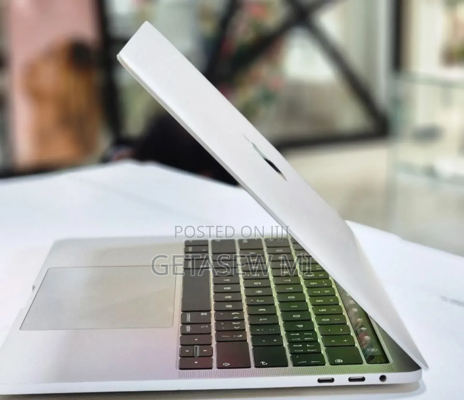 New Laptop Apple MacBook Pro 2018 8GB Intel Core i5 SSD 256GB