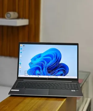 New Laptop HP ZBook Firefly 14 G7 16GB Intel Core i7 SSD 512GB