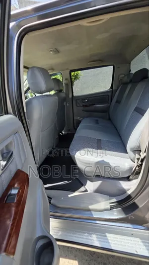 Toyota Hilux 2009 Gray