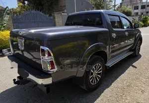 Toyota Hilux 2009 Gray