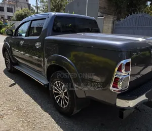 Toyota Hilux 2009 Gray