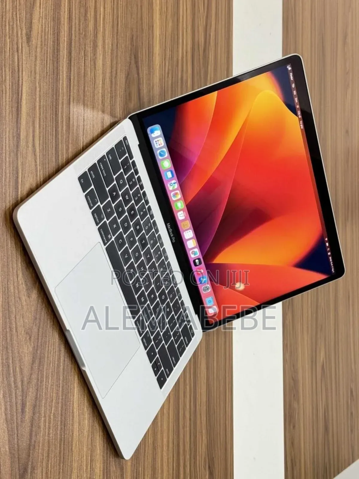 New Laptop Apple MacBook Pro 2017 16GB Intel Core i7 SSD 512GB