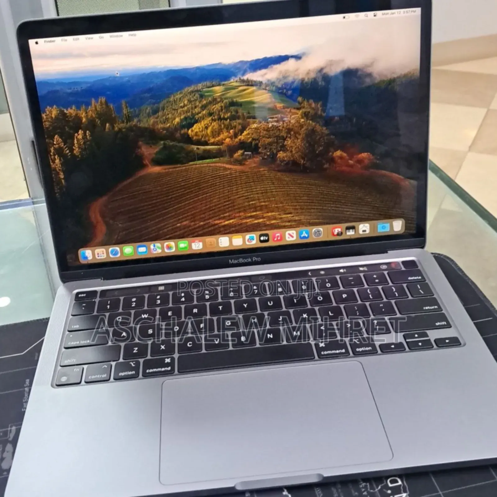 New Laptop Apple MacBook Pro 2022 M2 8GB Apple M2 SSD 256GB