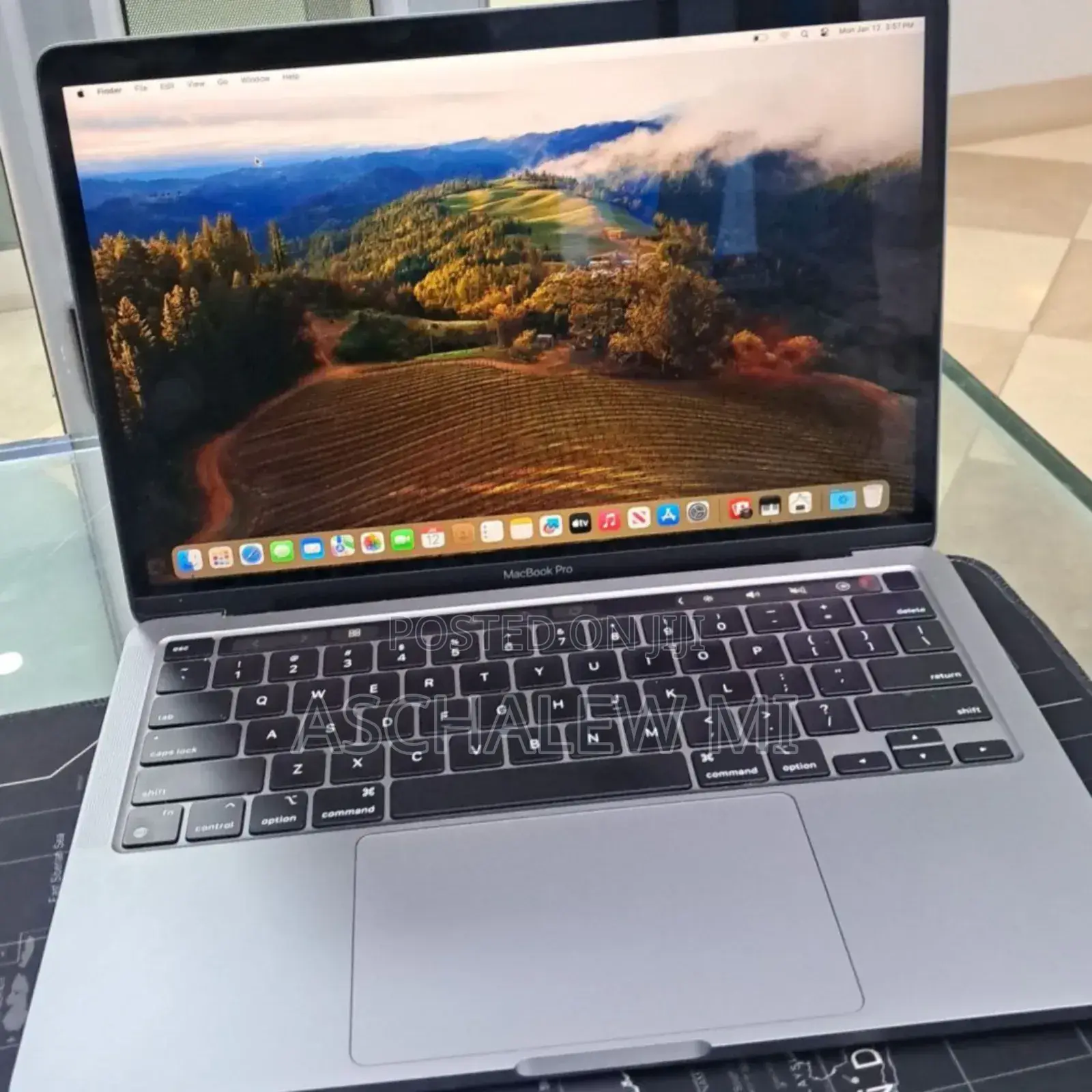 New Laptop Apple MacBook Pro 2022 M2 8GB Apple M2 SSD 256GB