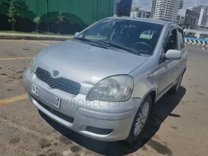 Toyota Vitz 2002 Silver