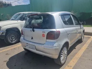 Toyota Vitz 2002 Silver