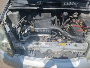 Toyota Vitz 2002 Silver