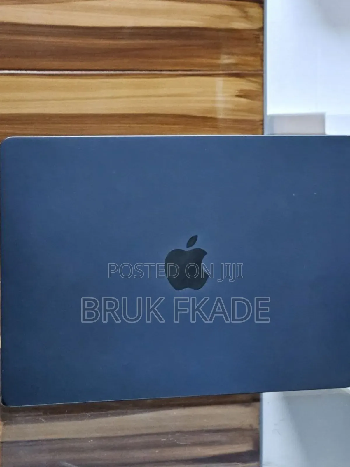 New Laptop Apple MacBook Air 2025 M4 13-inch 16GB Apple M4 SSD 256GB