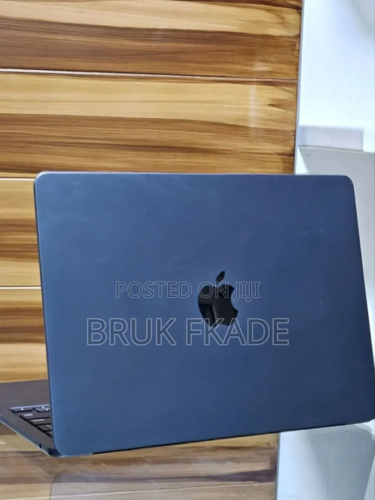 New Laptop Apple MacBook Air 2025 M4 13-inch 16GB Apple M4 SSD 256GB