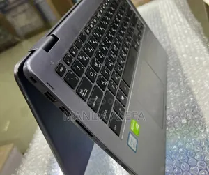 New Laptop Asus VivoBook E12 E203NA 8GB Intel Core i7 SSD 1T