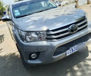 Toyota Hilux 2019 Gray