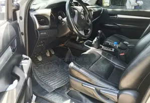 Toyota Hilux 2019 Gray