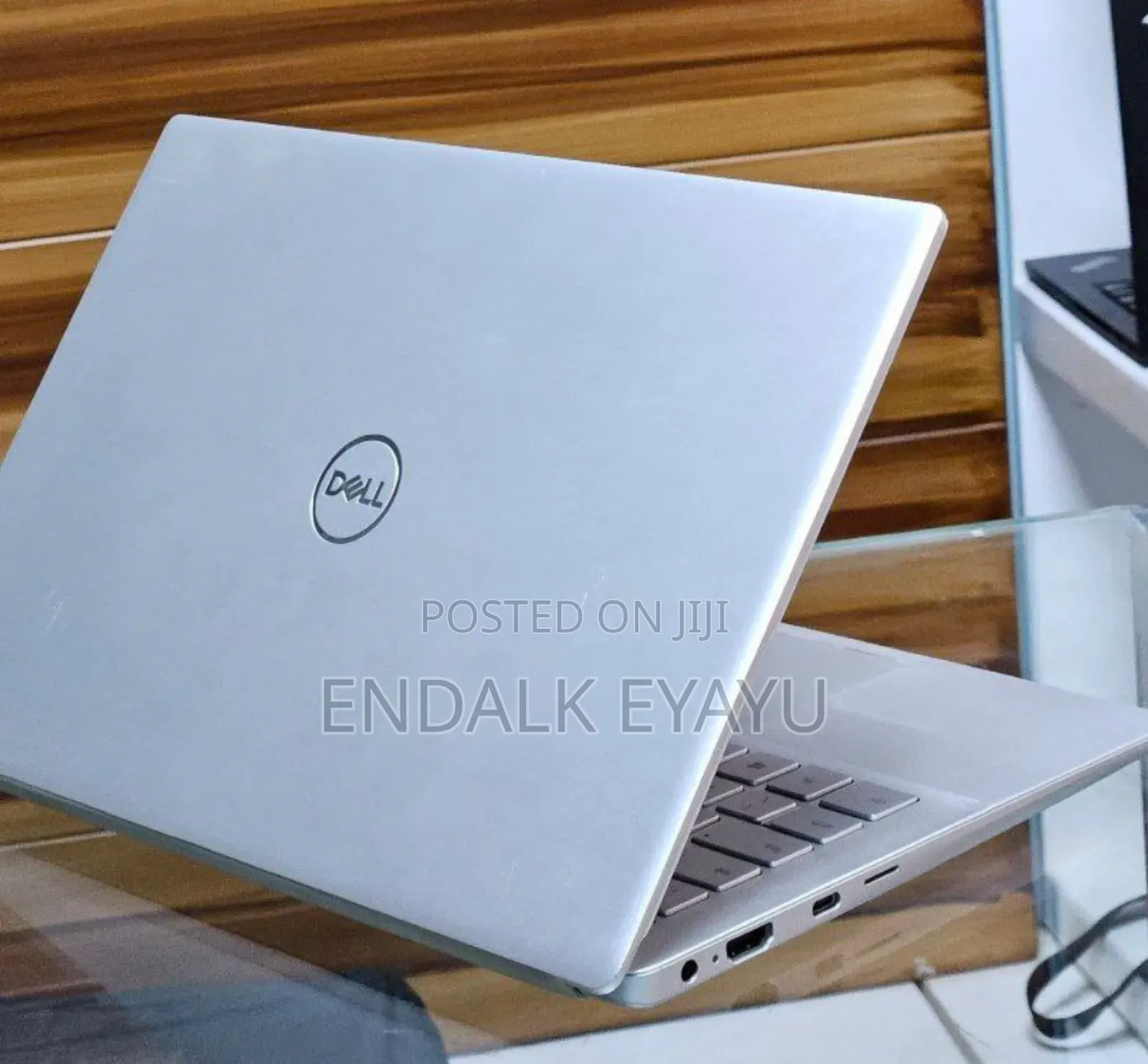 New Laptop Dell Inspiron 15 8GB Intel Core i5 SSD 256GB