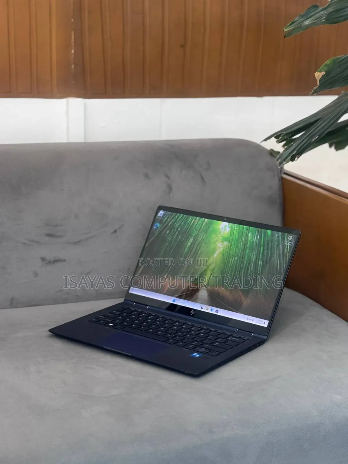 New Laptop HP Dragonfly Folio 16GB Intel Core i5 SSD 512GB