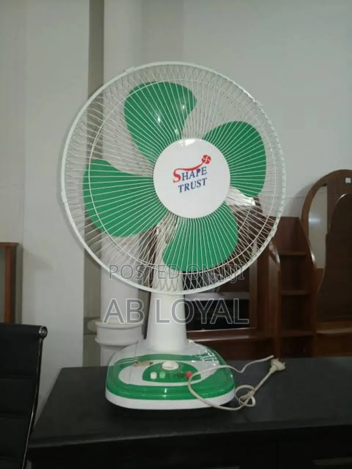 Shape Trust Table Fan