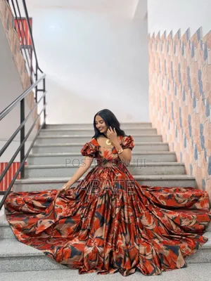 የሴቶች ሳተን ውስጠ ጥቁር