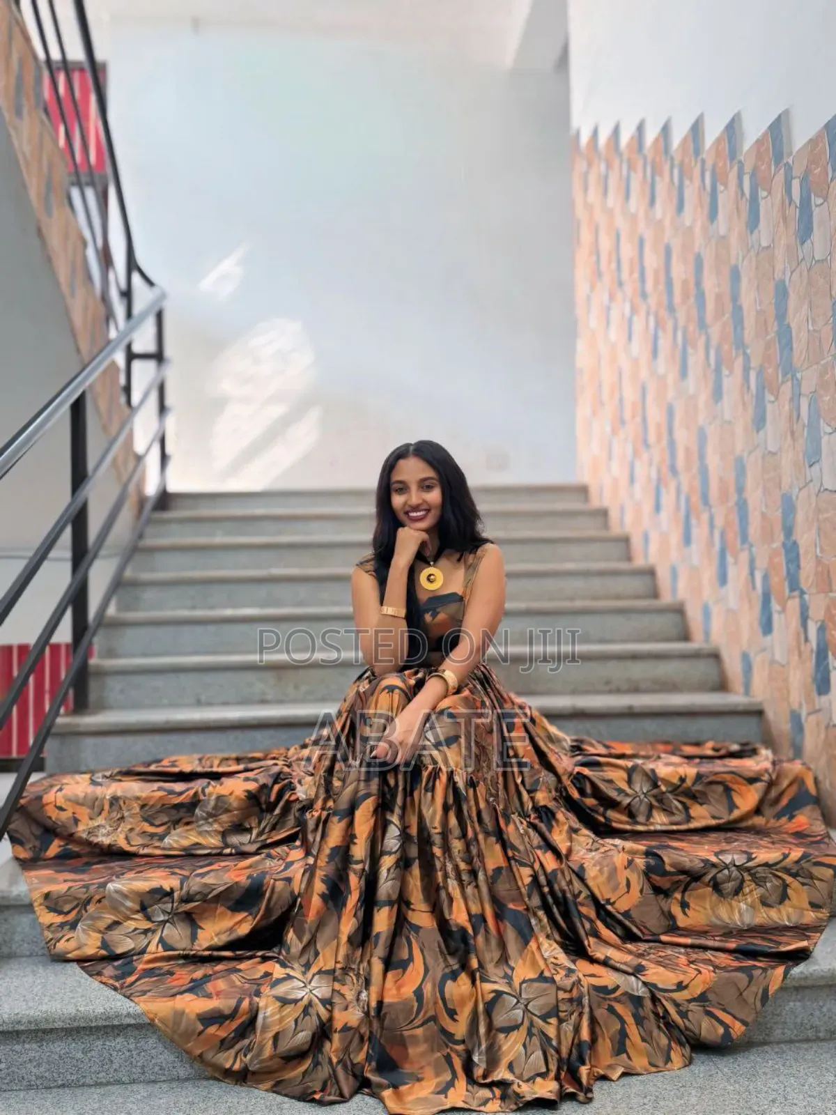 የሴቶች ሳተን ውስጠ ጥቁር