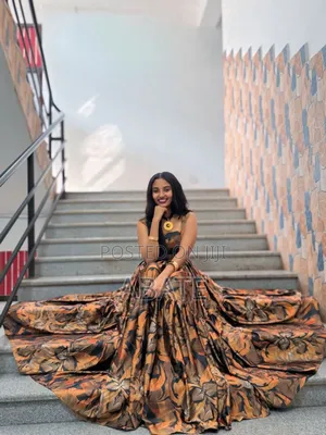 የሴቶች ሳተን ውስጠ ጥቁር