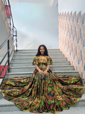 የሴቶች ሳተን ውስጠ ጥቁር