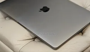 New Laptop Apple MacBook Pro 2019 16GB Intel Core i9 SSD 1T