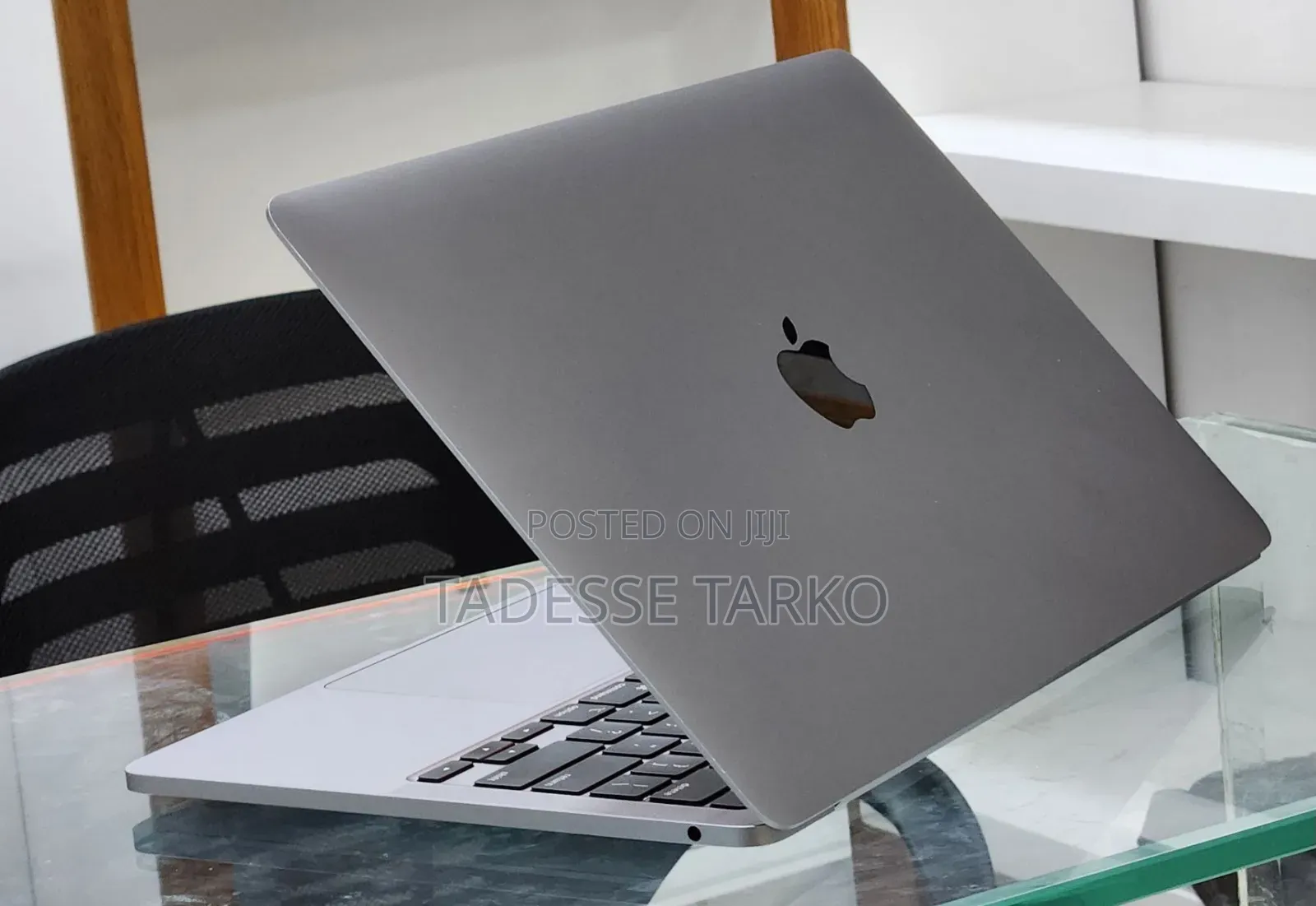 New Laptop Apple MacBook Pro 2022 M2 8GB Apple M2 SSD 256GB