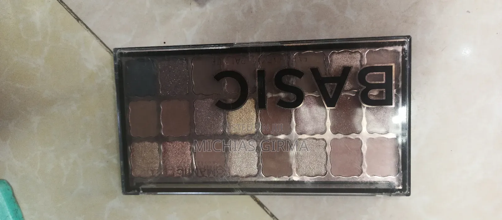 Eyeshadew Plate Basic