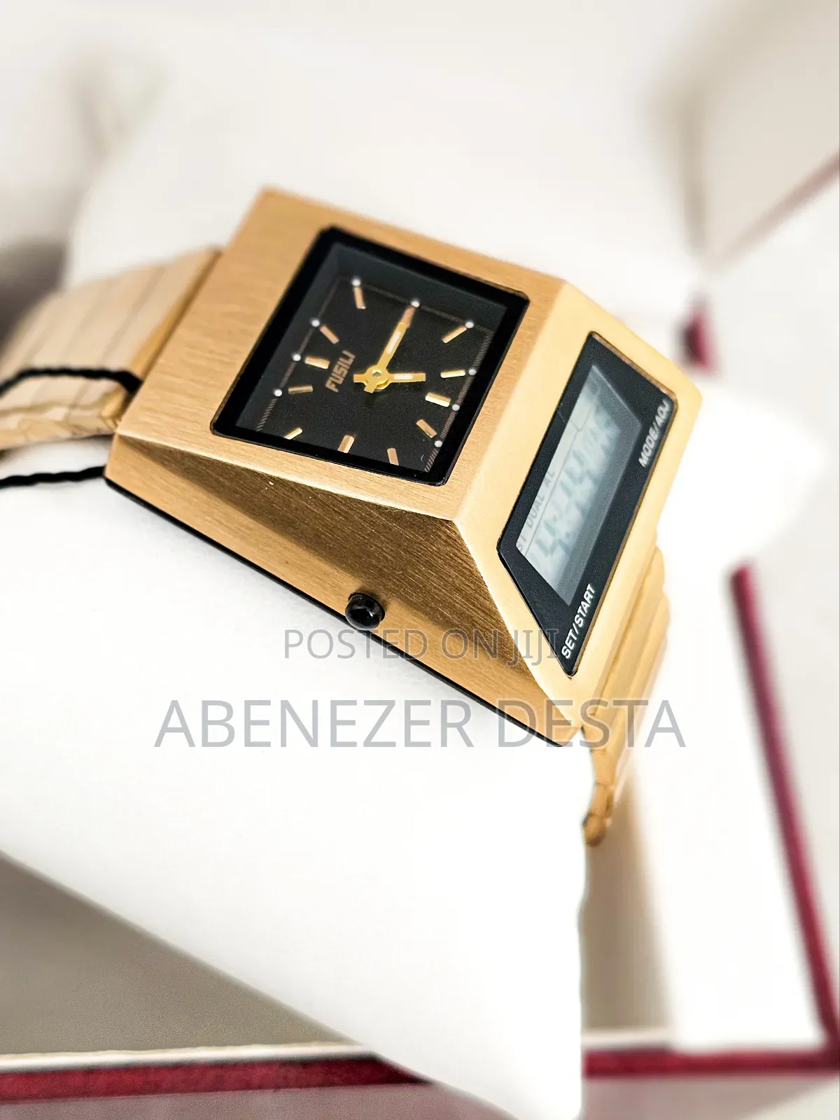 Vintage-Style Retro-Futuristic Watch Is Similar to Models