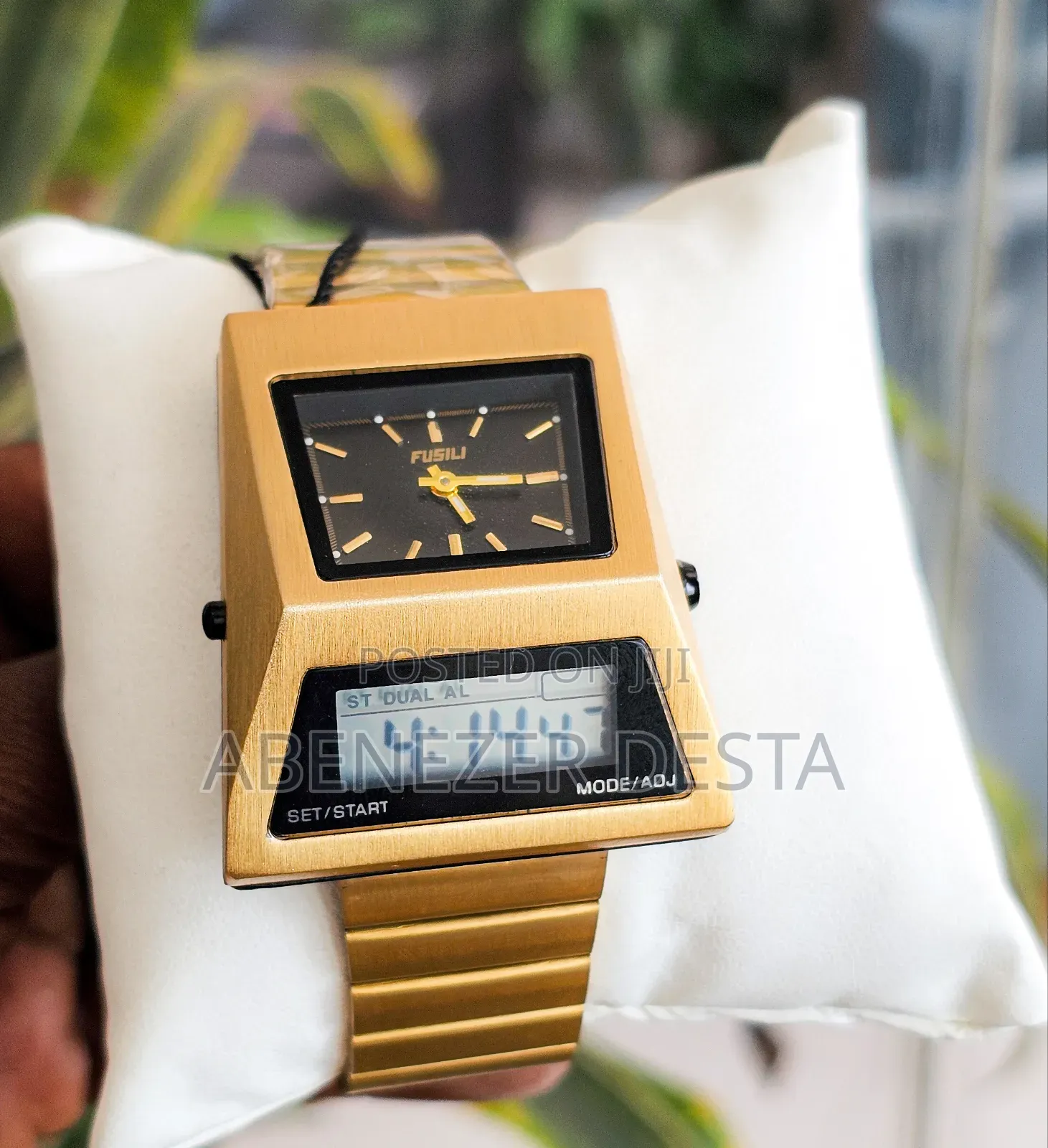 Vintage-Style Retro-Futuristic Watch Is Similar to Models