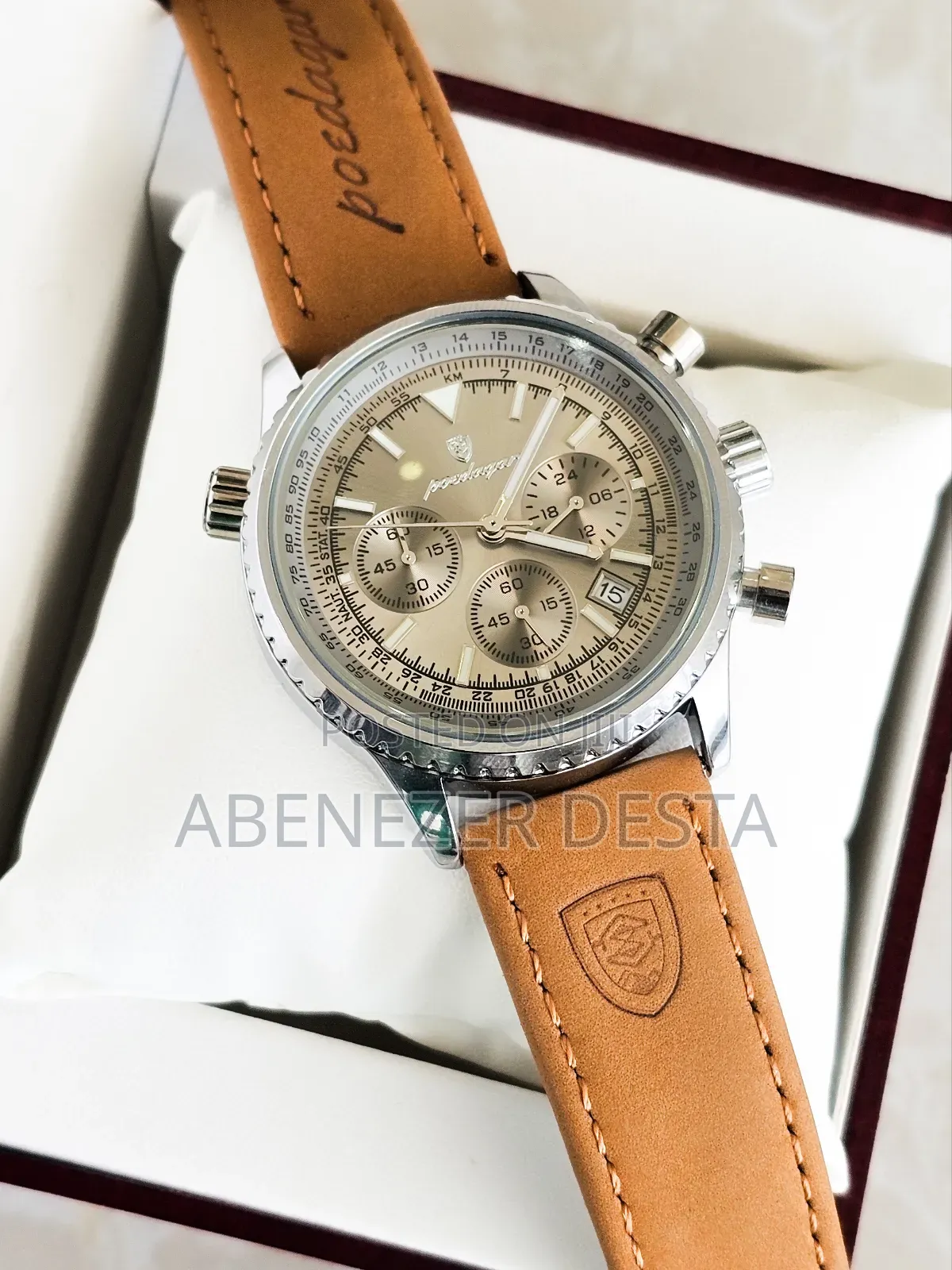 Poedagar Chronograph Wristwatch Featuring a Champagne Dial
