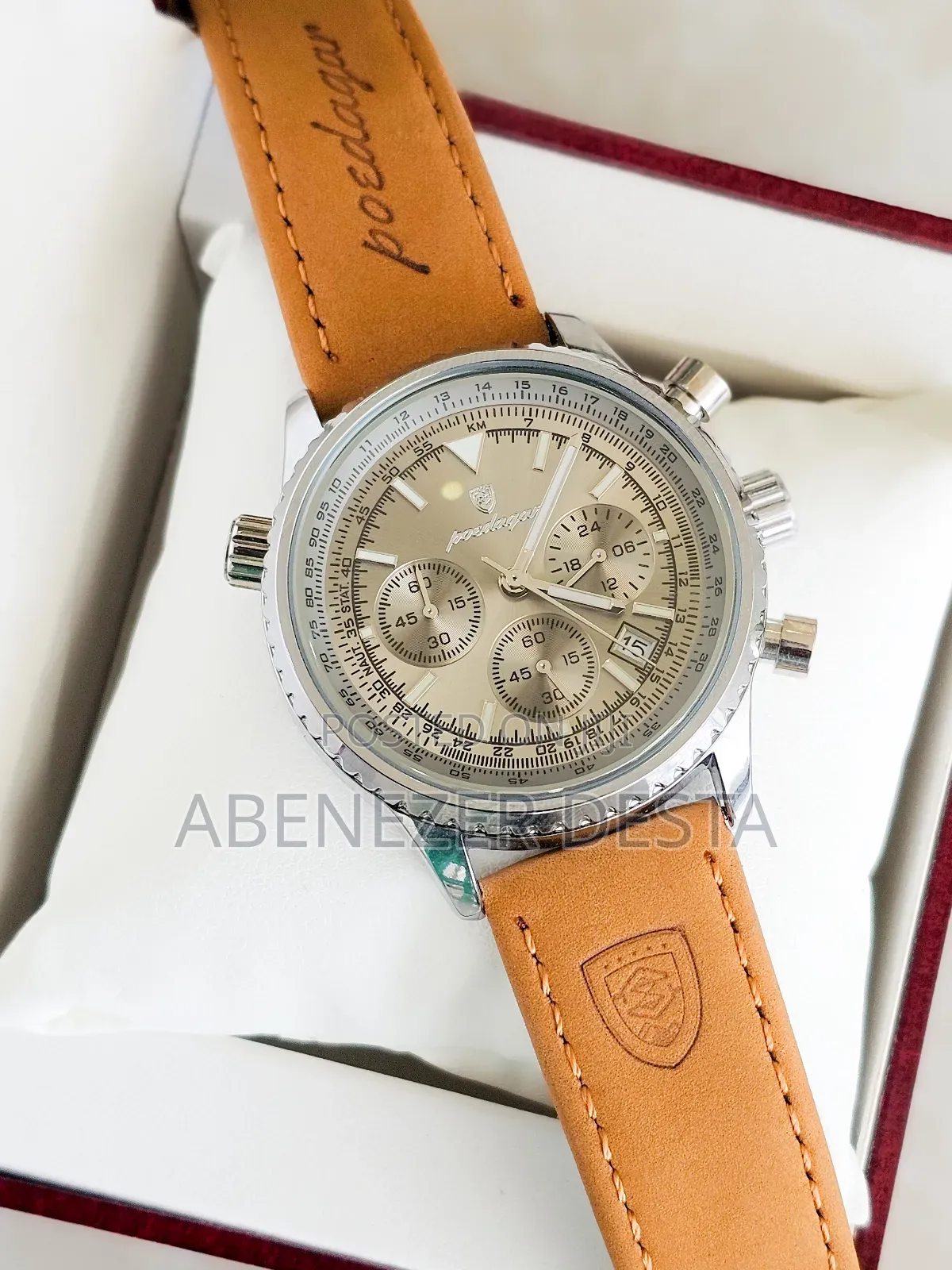 Poedagar Chronograph Wristwatch Featuring a Champagne Dial