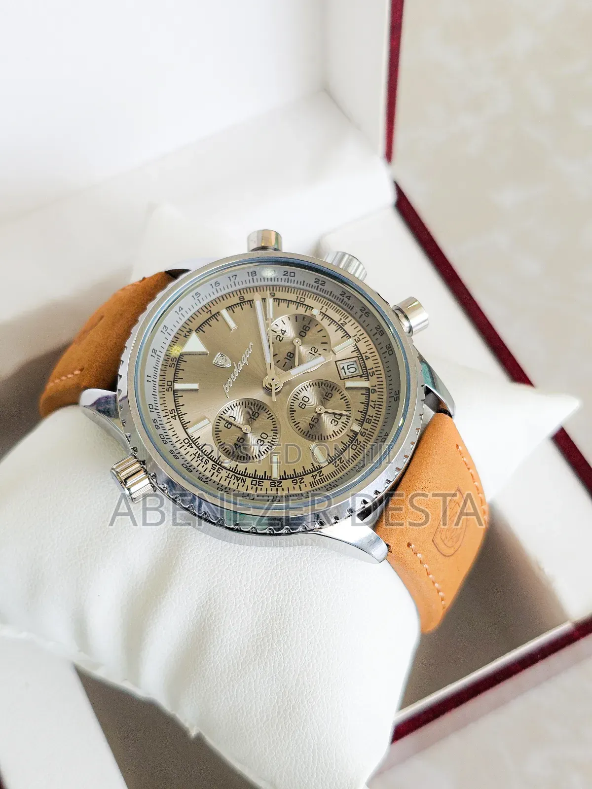 Poedagar Chronograph Wristwatch Featuring a Champagne Dial
