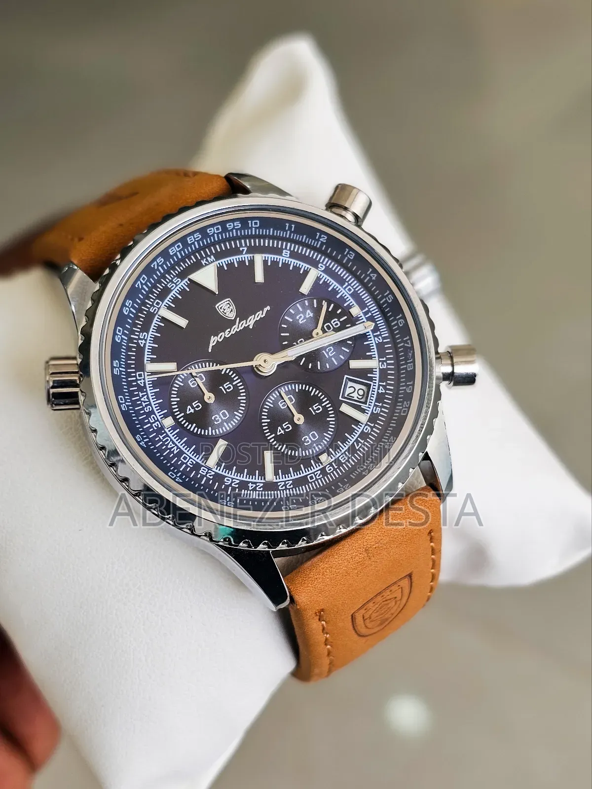 Poedagar 960 Watch Is a Pilot-Style Chronograph Featuring