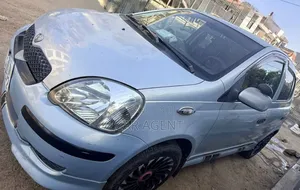Toyota Vitz 2004 Silver