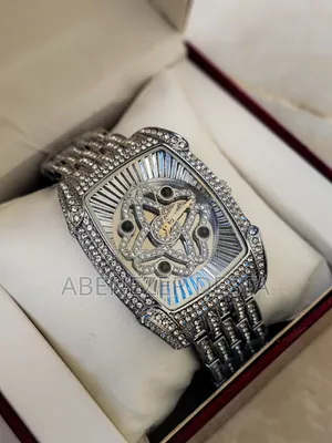 Lookworld Luxury Chain Wristwatch Featuring a Silver-Plated